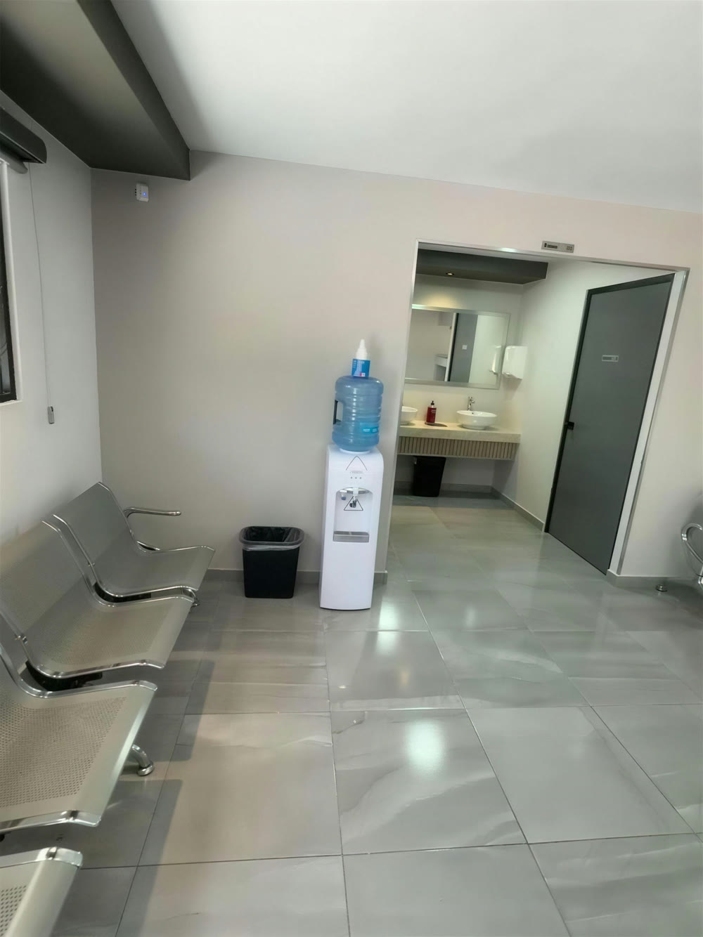 Sala de espera de la clínica Dr. Verde